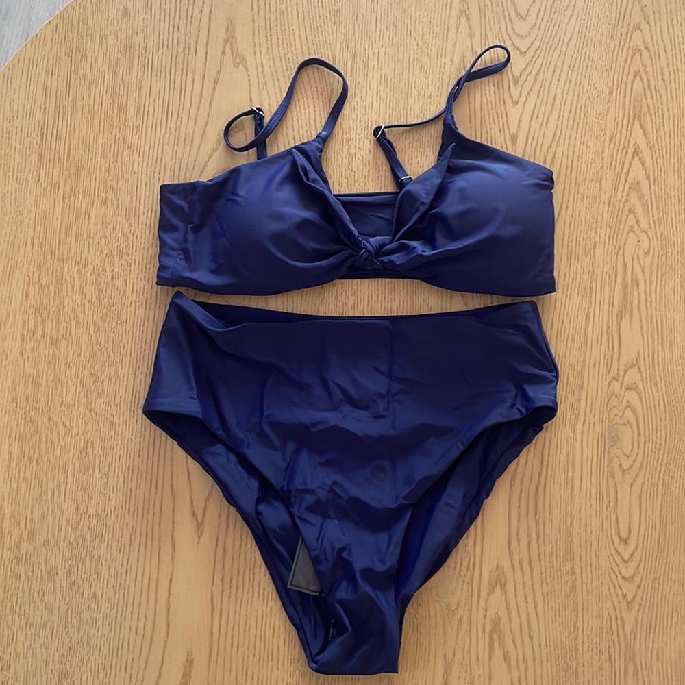 Women's LARGE NWOT 2 PC bikini- blue